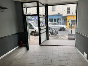 136 Fore St, Exeter to rent Interior Photo- Image 1 of 4