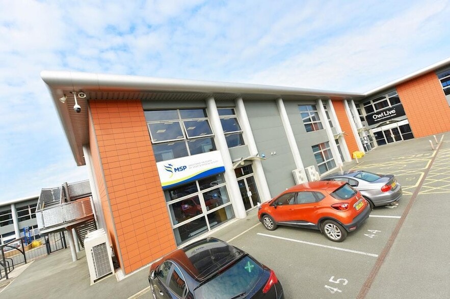 Skyhawk Av, Liverpool to rent - Building Photo - Image 3 of 34