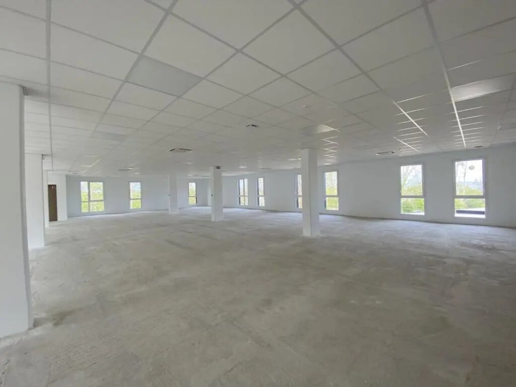Location Bureaux 346 m² - Photo 1