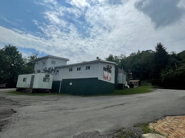 1020 Sharon Rd, Beaver, PA for sale - Building Photo - Image 1 of 12