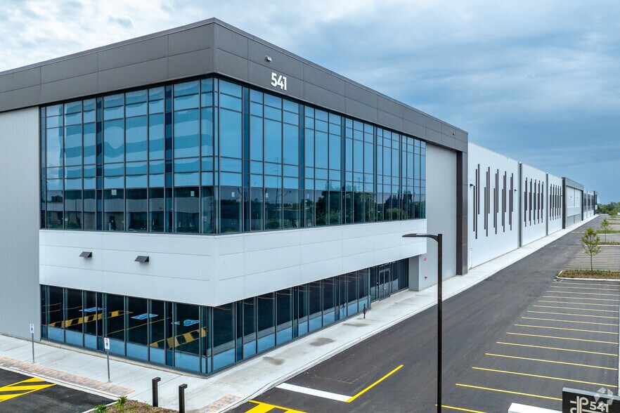 541 Kipling Av, Toronto, ON to rent - Building Photo - Image 1 of 5