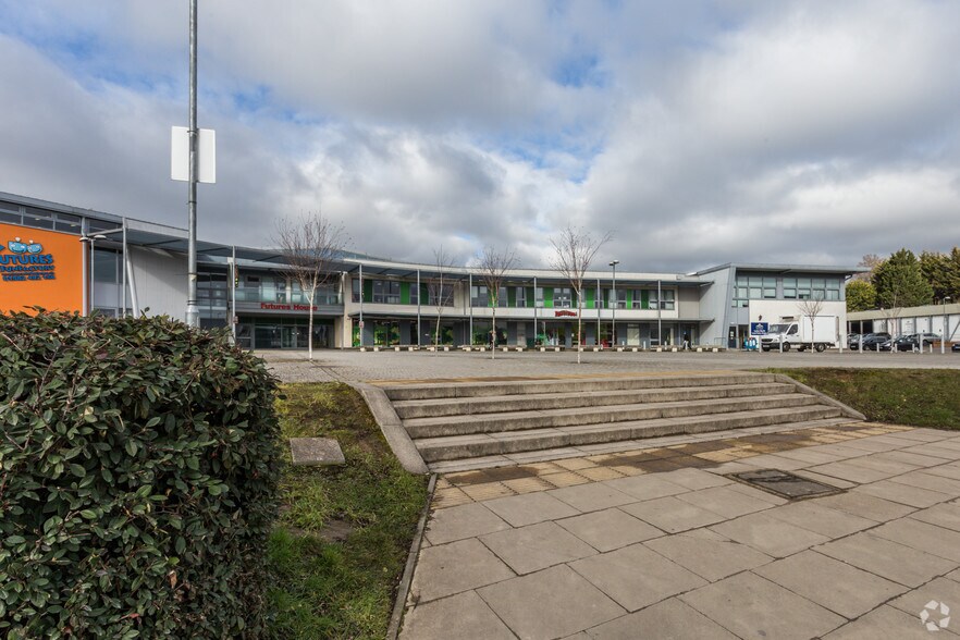 The Moakes, Luton for sale - Primary Photo - Image 1 of 1