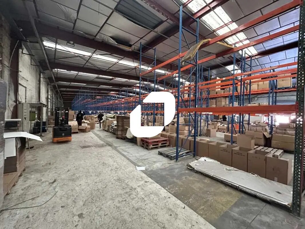 Light Industrial in Aubervilliers to rent Interior Photo- Image 1 of 9