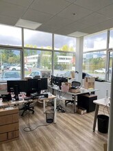 4 Bis Route De Gisy, Bièvres to rent Building Photo- Image 1 of 8