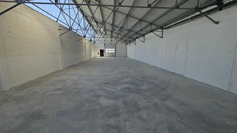 Location Local d'activités 100 m² à 290 m² - Photo 1