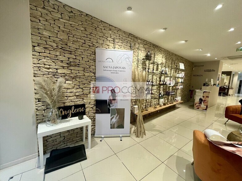 Retail in Cavaillon for sale - Lobby - Image 3 of 12