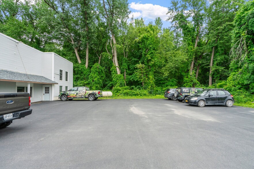 398 Anthony St, Schenectady, NY for sale - Building Photo - Image 3 of 28