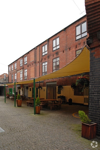 Main Cross Rd, Great Yarmouth to rent - Building Photo - Image 2 of 4