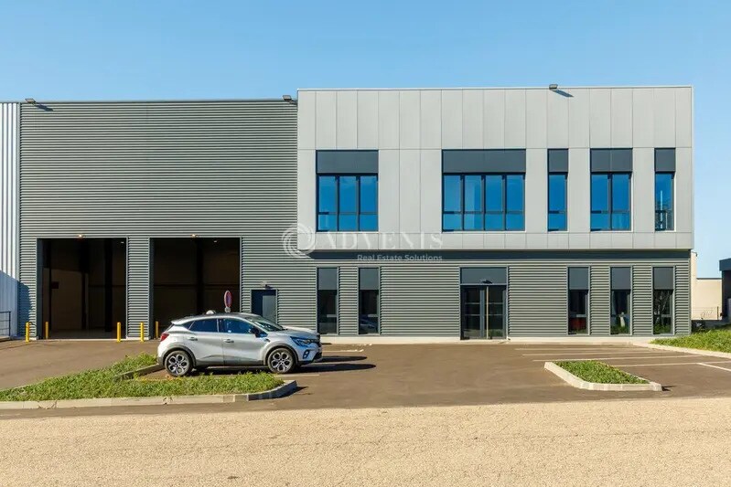 Industrial in Corbas to rent - Building Photo - Image 2 of 12