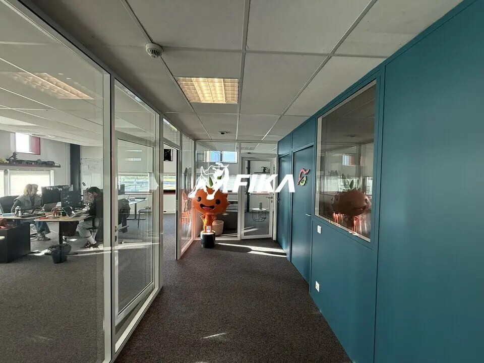 Office in Mérignac to rent Interior Photo- Image 1 of 13