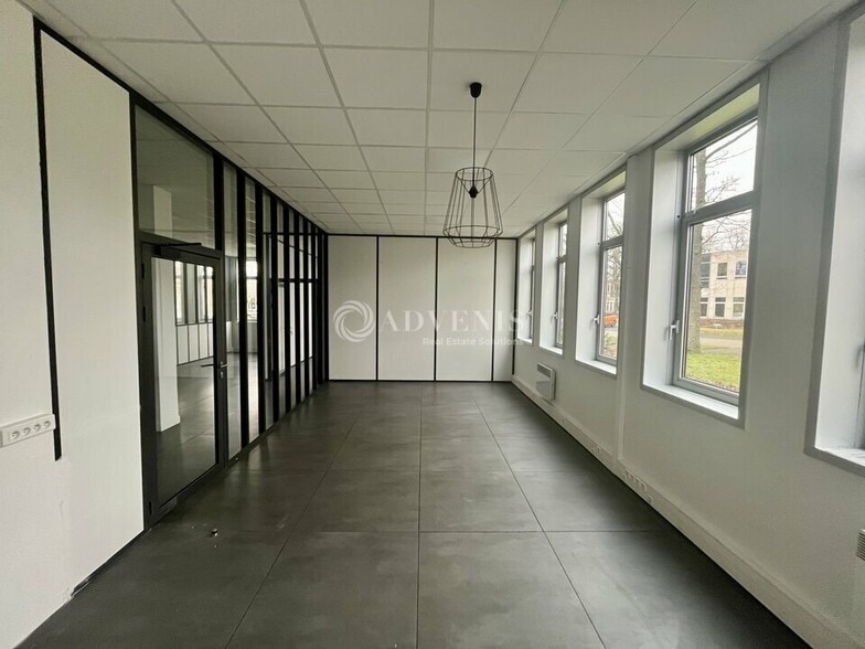 5 Allée Rosa Luxembourg, Eragny to rent - Interior Photo - Image 3 of 12