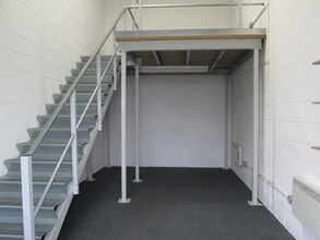 Knight Rd, Rochester to rent Interior Photo- Image 2 of 2