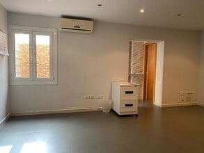 Retail in Barcelona, Barcelona to rent Interior Photo- Image 2 of 7