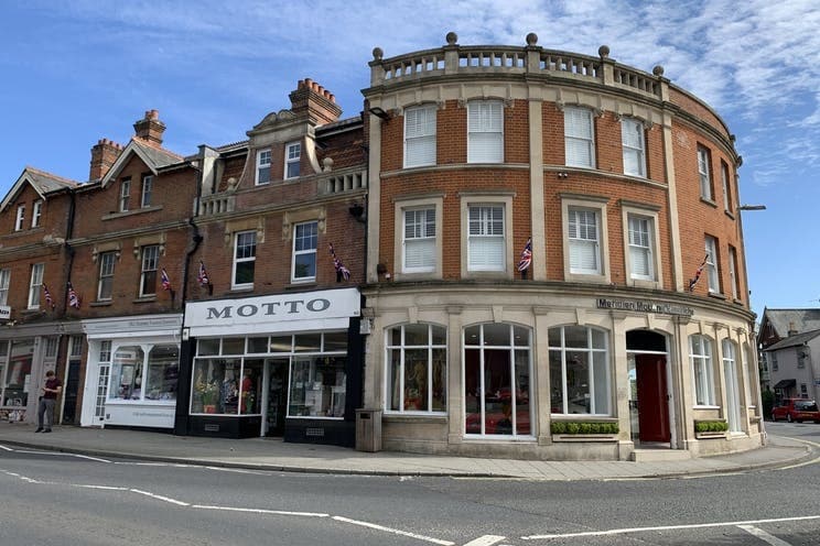 60 High St, Lyndhurst for sale - Building Photo - Image 1 of 1