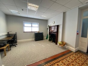 3 Mountain Rd, Caerphilly to rent Interior Photo- Image 1 of 4
