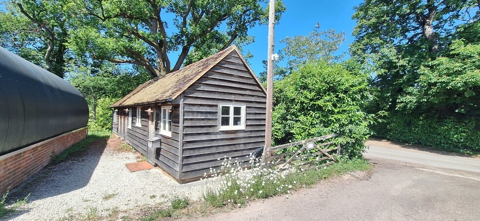 Castle Ln, West Grinstead to rent - Building Photo - Image 3 of 16