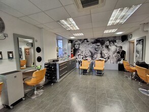 8 Mill St, Bedford to rent Interior Photo- Image 2 of 2