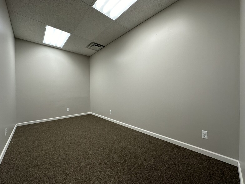 5910-5916 S Main St, Clarkston, MI for rent - Interior Photo - Image 3 of 8