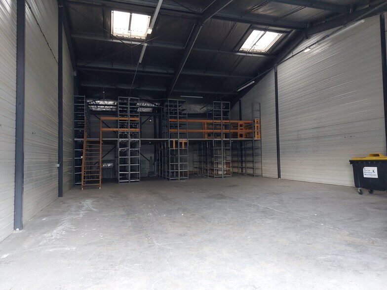 Industrial in La Seyne-sur-Mer to rent - Interior Photo - Image 2 of 6