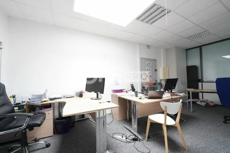 13 Rue Jean Bourgey, Villeurbanne to rent - Interior Photo - Image 2 of 18