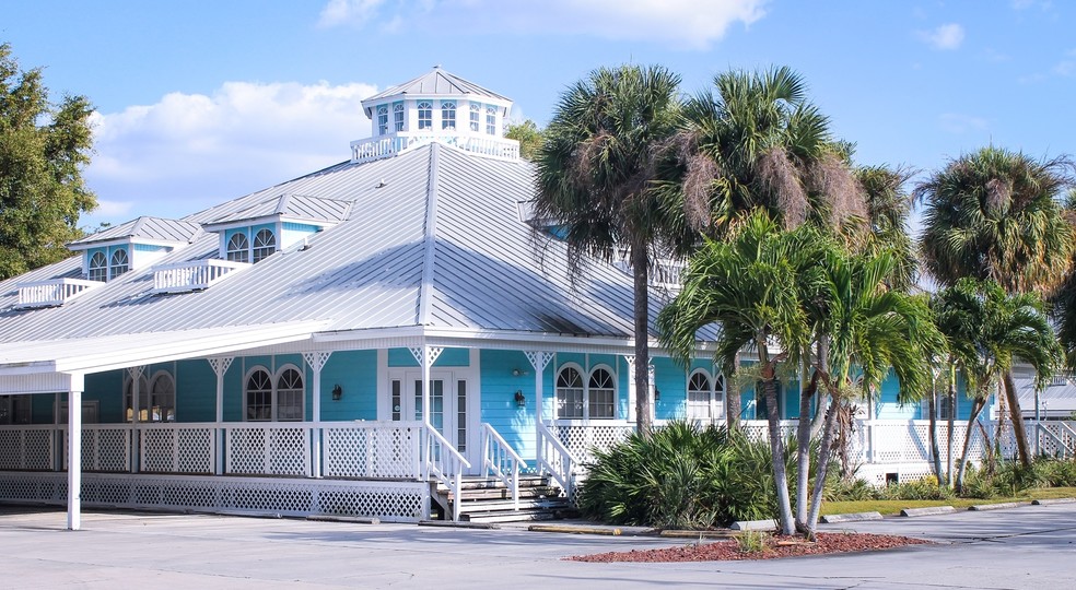 1342 Colonial Blvd, Fort Myers, FL for sale - Primary Photo - Image 1 of 1