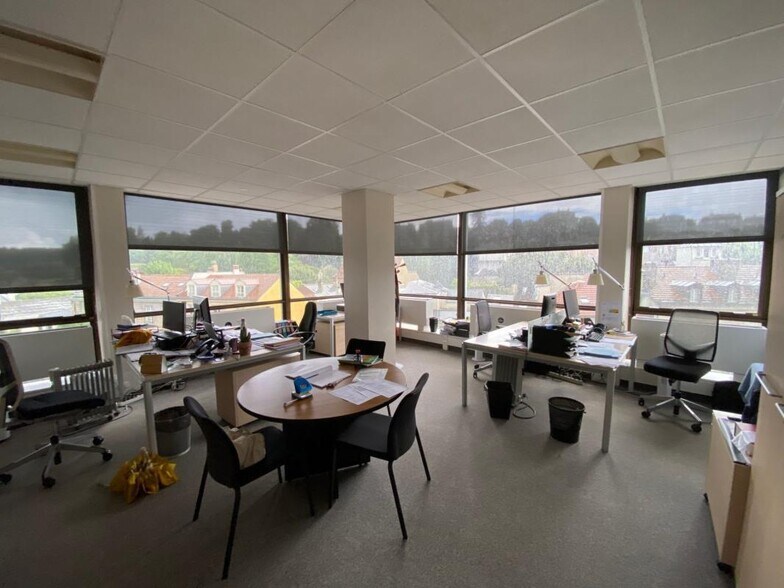 1 Rue Royale, Saint-Cloud to rent - Interior Photo - Image 2 of 5