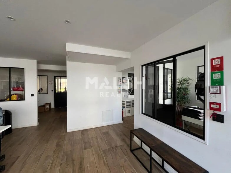 Retail in Lyon for sale - Interior Photo - Image 2 of 7