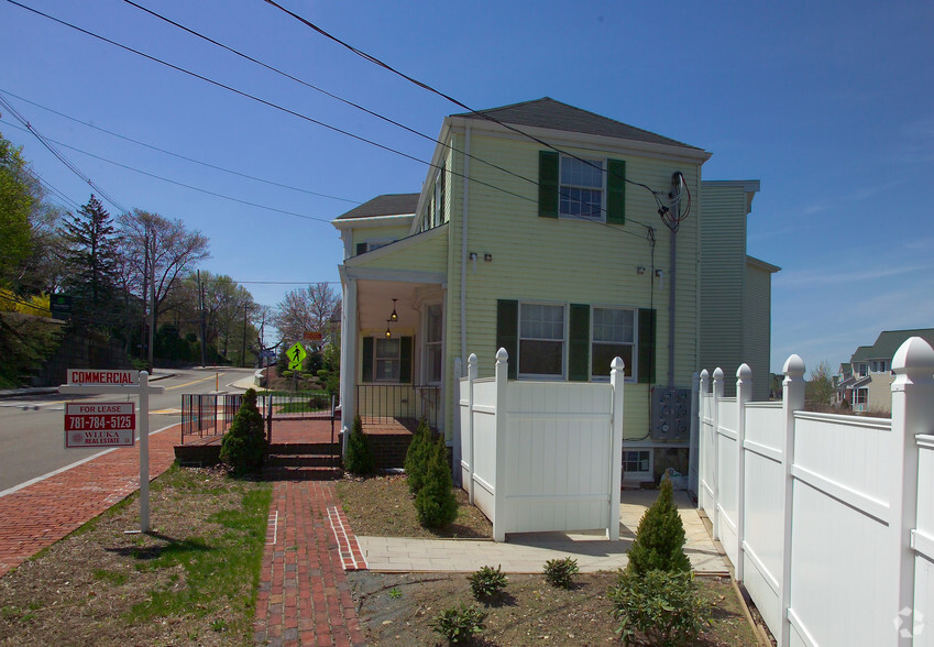 161 Washington St, Walpole, MA for rent - Building Photo - Image 2 of 9