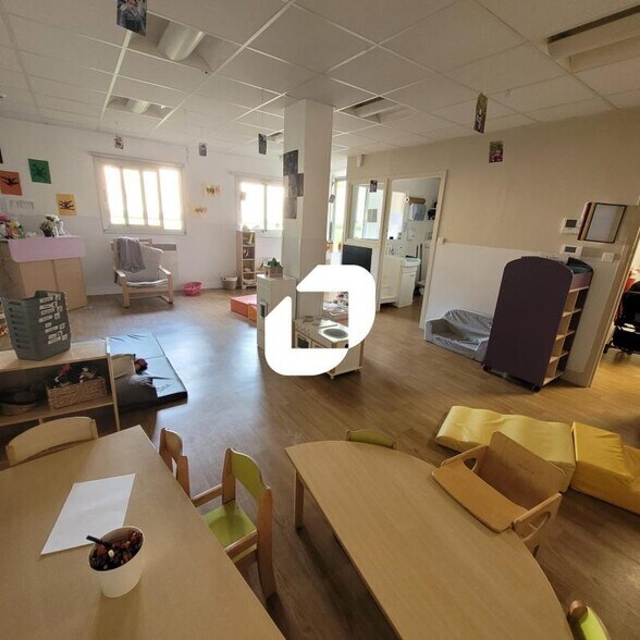 8 Rue Edouard Naud, Issy-les-Moulineaux to rent - Interior Photo - Image 1 of 13