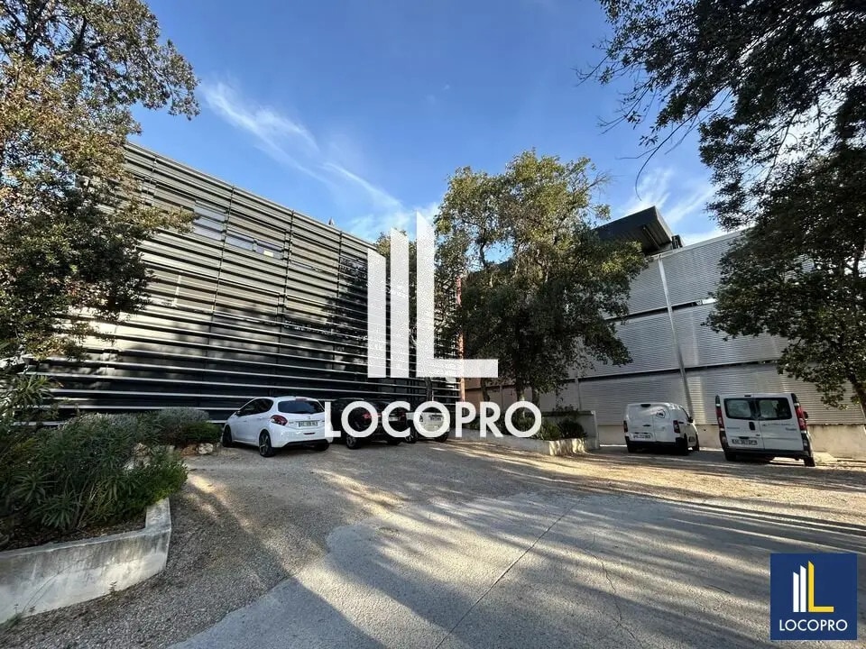 Location Bureaux 257 m² - Photo 1