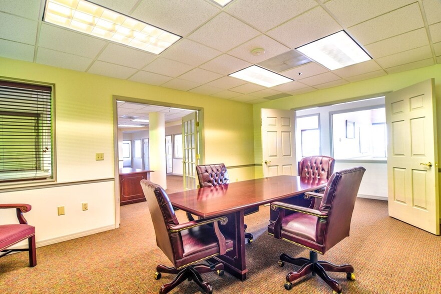 1150 Cleveland St, Clearwater, FL to rent - Interior Photo - Image 3 of 86