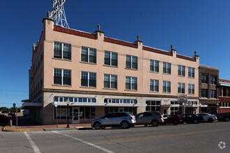 102 N 2nd St, Chickasha, OK for sale Primary Photo- Image 1 of 1