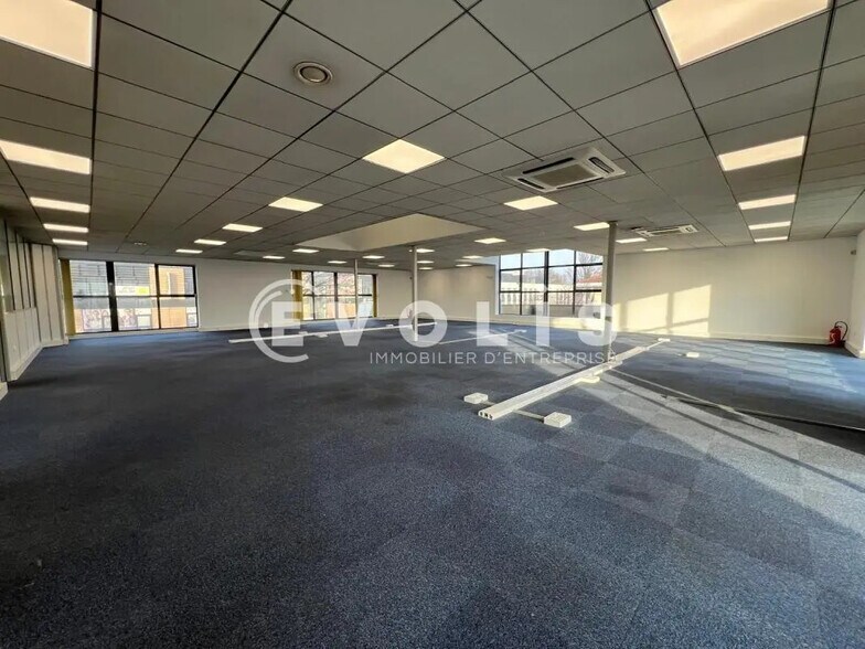 Office in Limas for sale - Interior Photo - Image 2 of 5