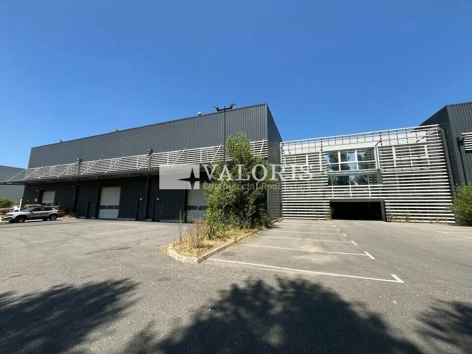 Light Industrial in Aix-en-Provence to rent Building Photo- Image 1 of 17