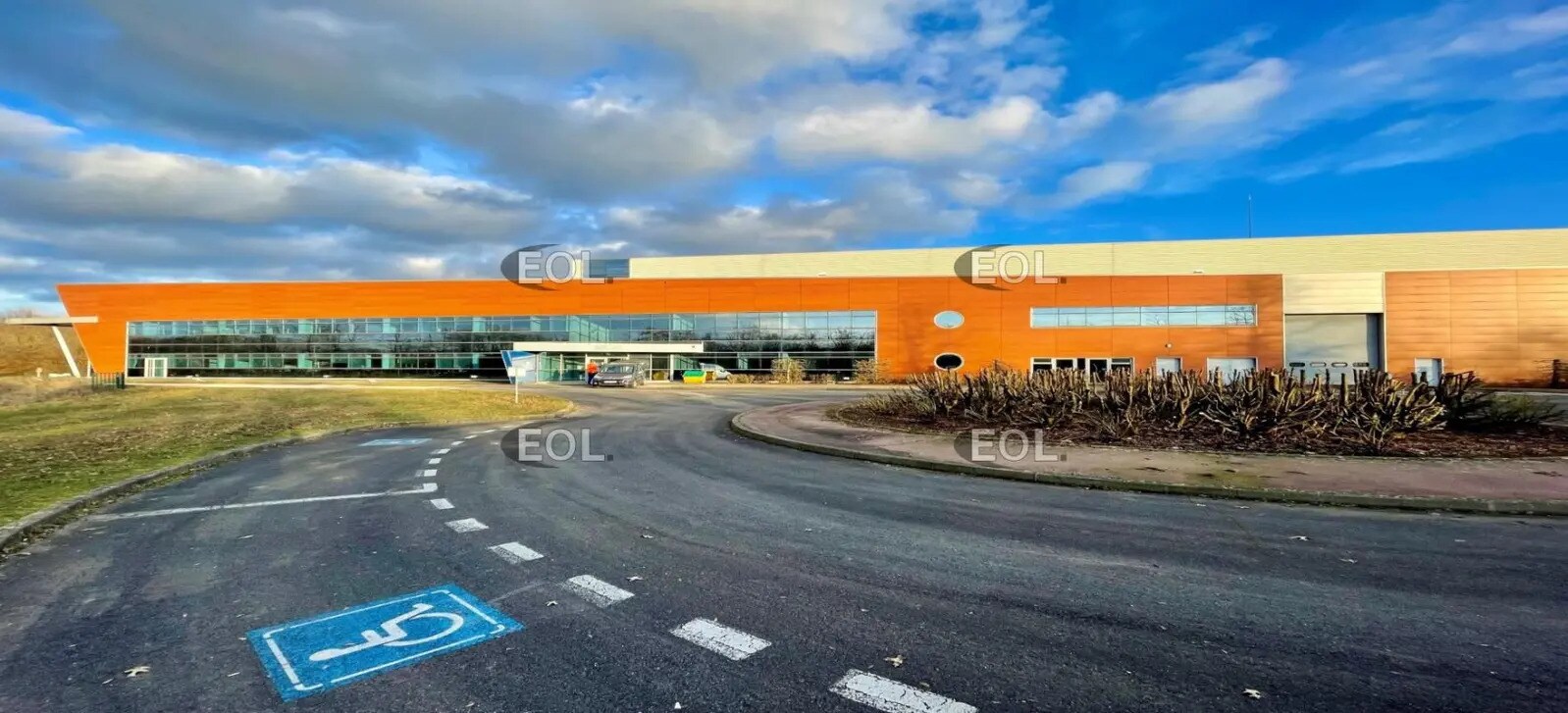 Industrial in Savigny-le-Temple to rent Building Photo- Image 1 of 5