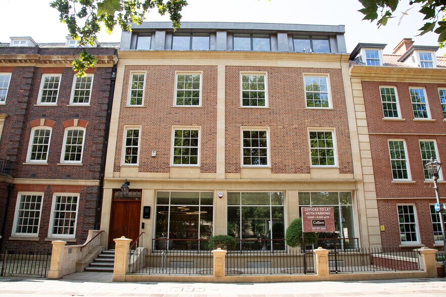 31-32 Queen Sq, Bristol to rent - Building Photo - Image 2 of 4