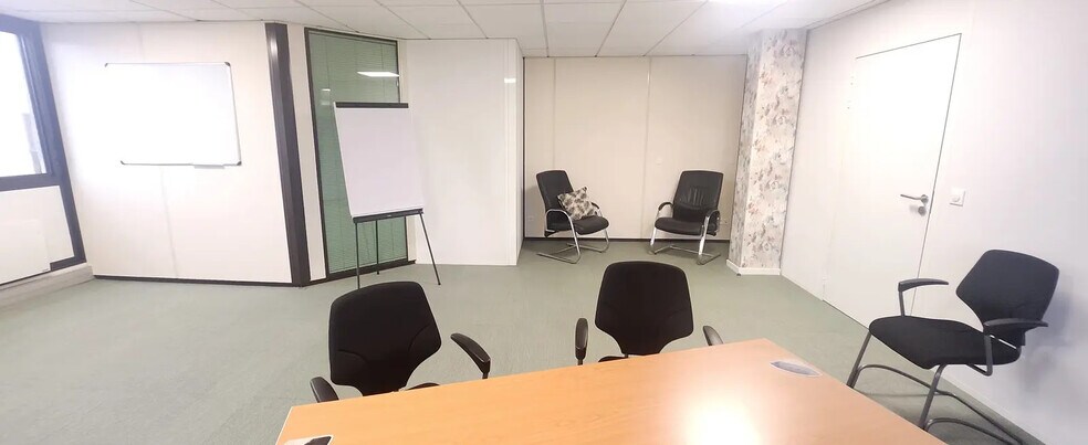 57 Boulevard De La République, Chatou to rent - Interior Photo - Image 1 of 8