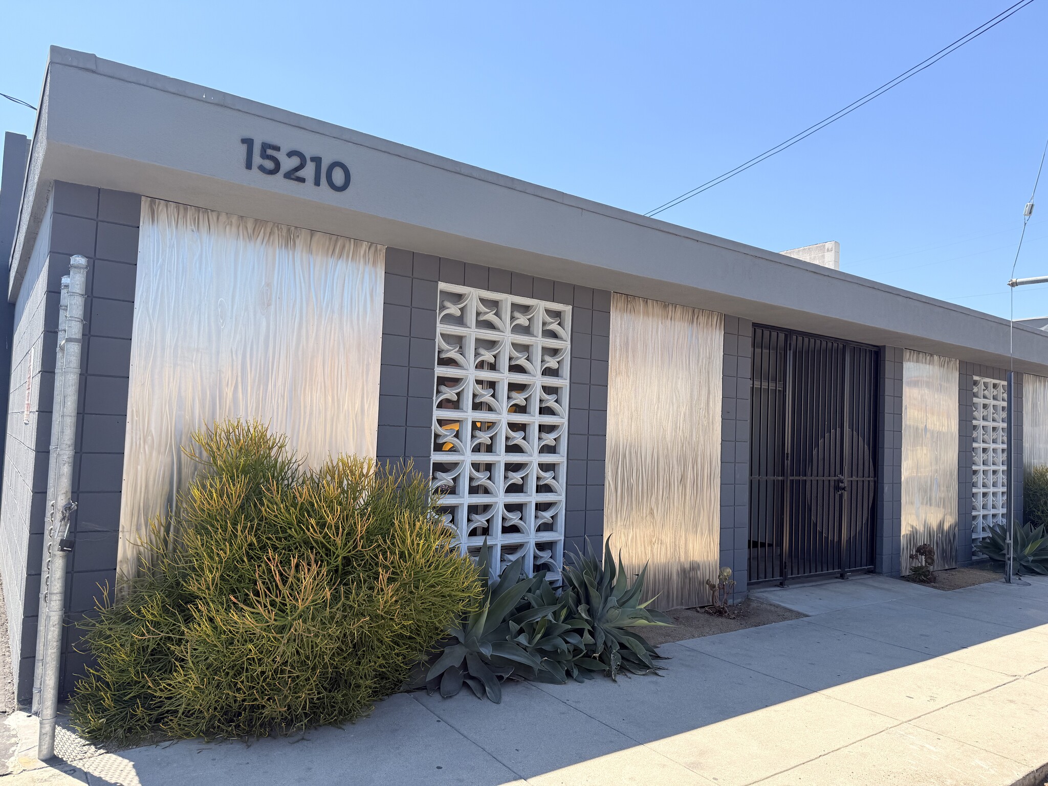 15208-15210 Stagg St, Van Nuys, CA to rent Building Photo- Image 1 of 5