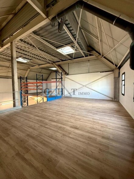 Industrial in Neuilly-sur-Marne to rent - Building Photo - Image 2 of 5