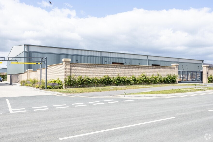 Urlay Nook Rd, Stockton On Tees to rent - Primary Photo - Image 1 of 2