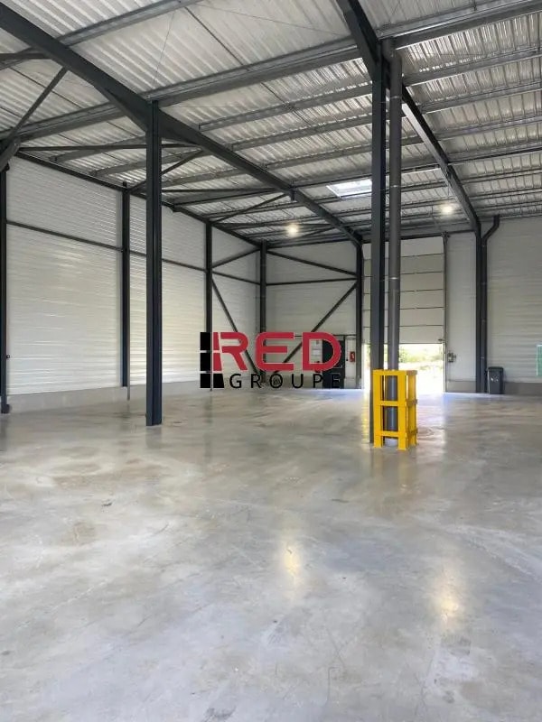 Location Entrepôt 435 m² - Photo 1