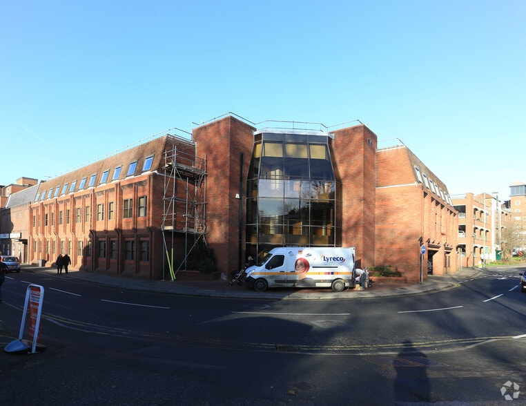 Bancroft Rd, Reigate to rent - Building Photo - Image 1 of 2