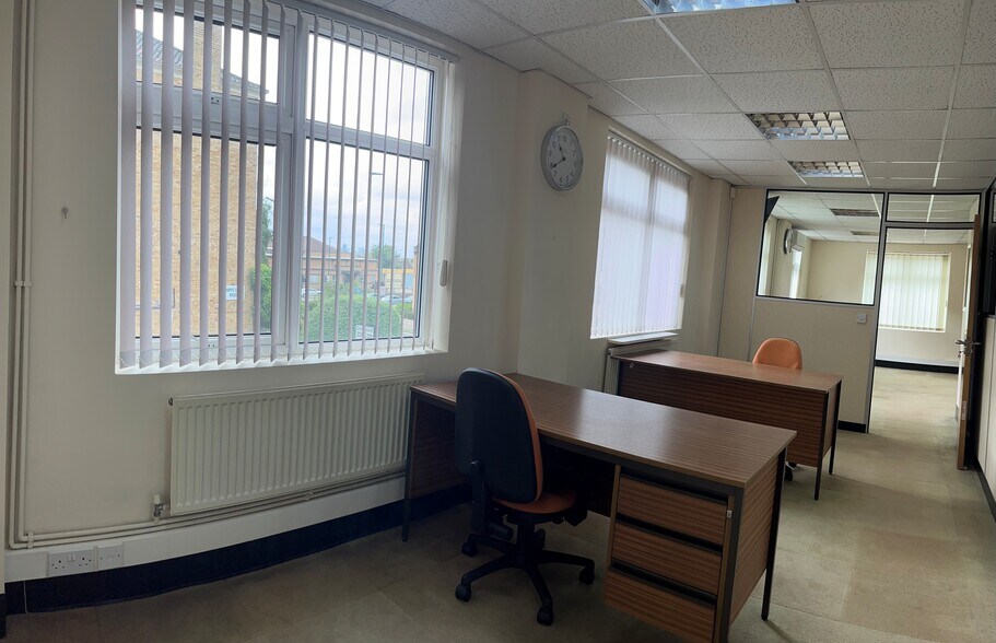 281-285 Wood St, London to rent - Building Photo - Image 2 of 7