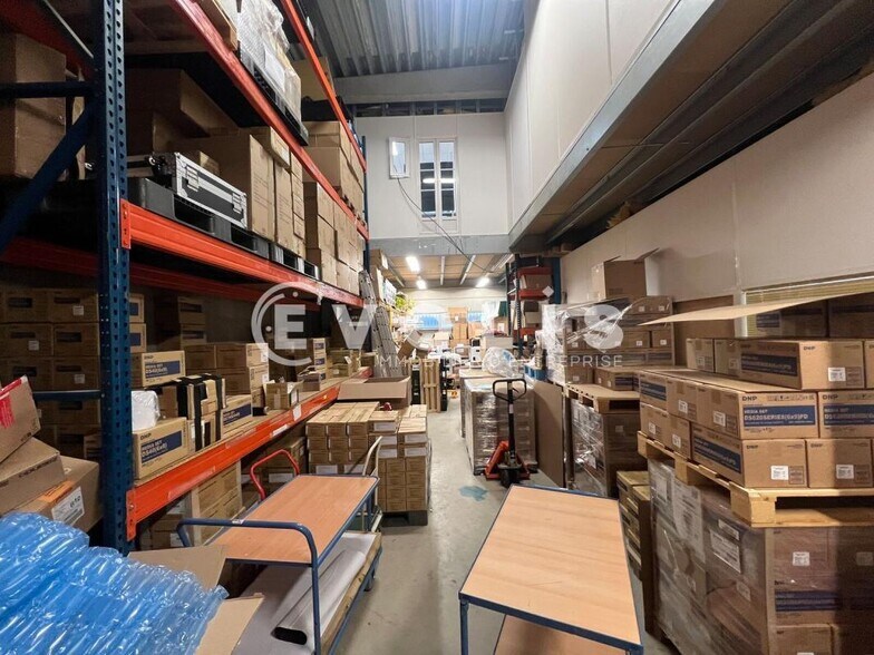 Light Industrial in Lieusaint for sale - Interior Photo - Image 3 of 7