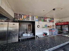 1 Gladstone Vw, Halifax to rent Interior Photo- Image 2 of 11