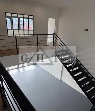 Location Entrepôt 180 m² - Photo 1