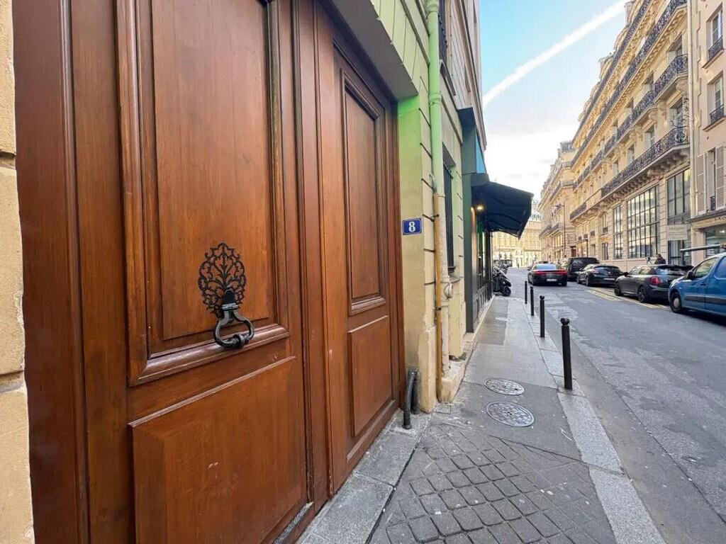 Location Bureaux 60 m² - Photo 1