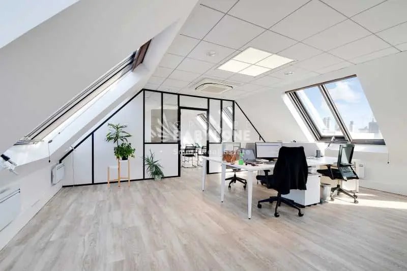 Office in Levallois-Perret for sale Building Photo- Image 1 of 11