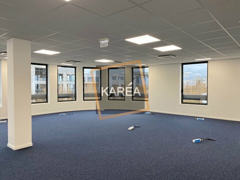 Office in Chessy to rent - Interior Photo - Image 2 of 5