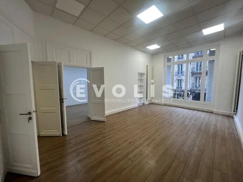 Location Bureaux 186 m² - Photo 1